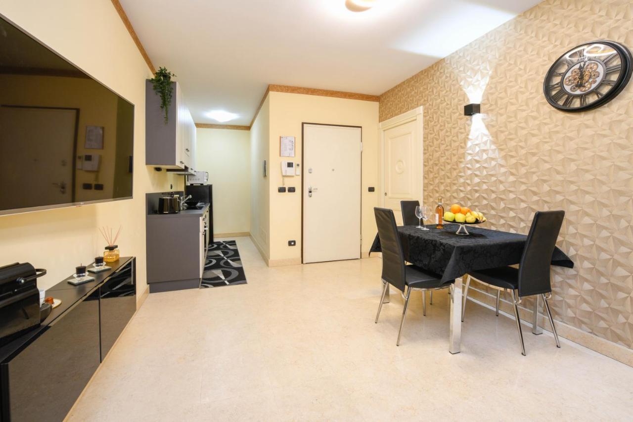 Appartamento Elite Du Lac Desenzano del Garda Exterior foto
